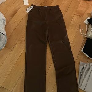 Brand new with tags Aritzia Wilfred Melina pant. In color cognac. Size 4.